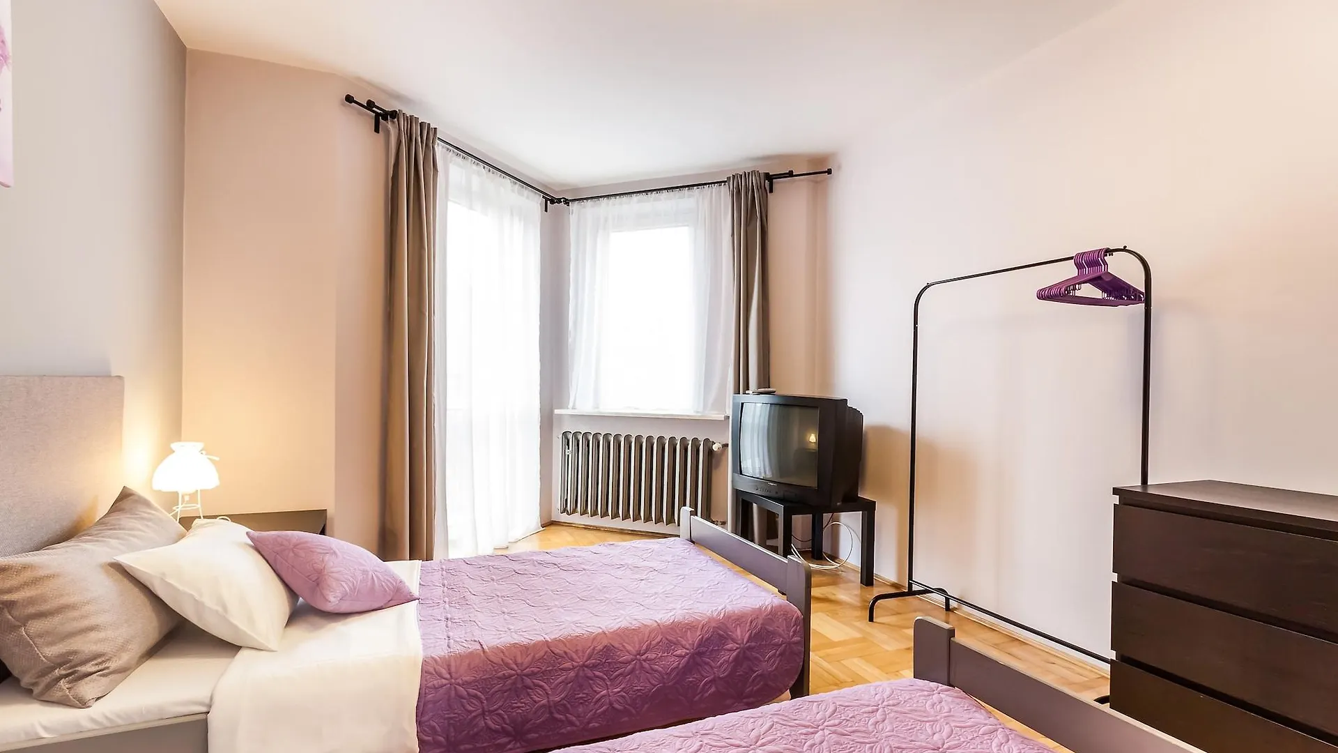 The Secret Garden Hostel Krasków 0*,  Πολωνία